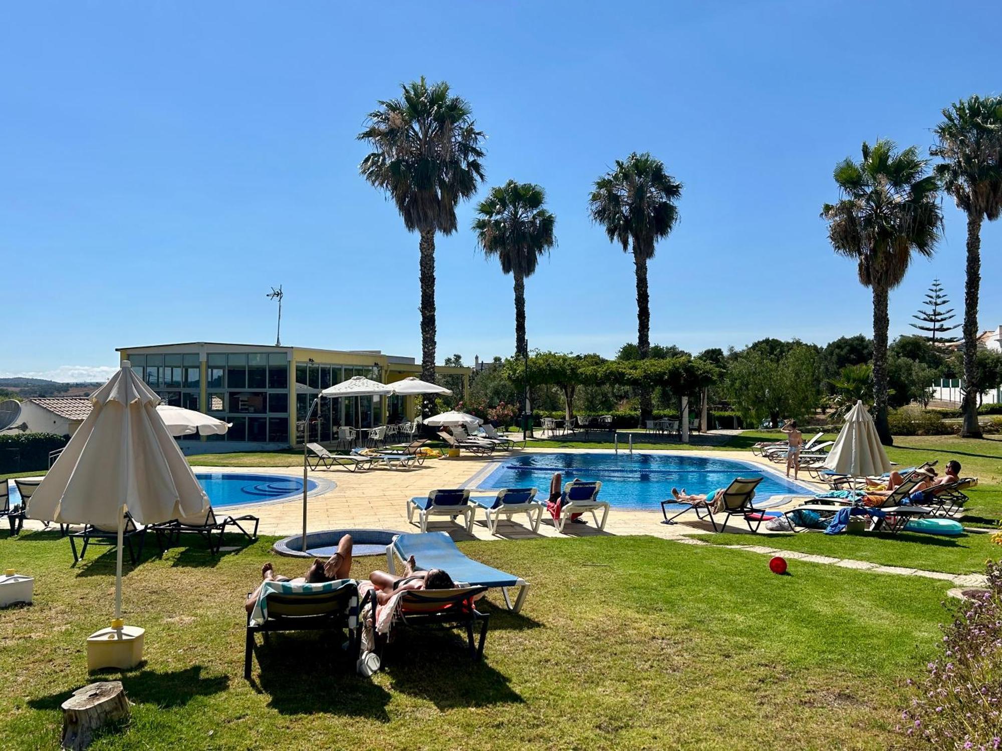 Apartamentos Santa Teresinha Alvor Eksteriør bilde