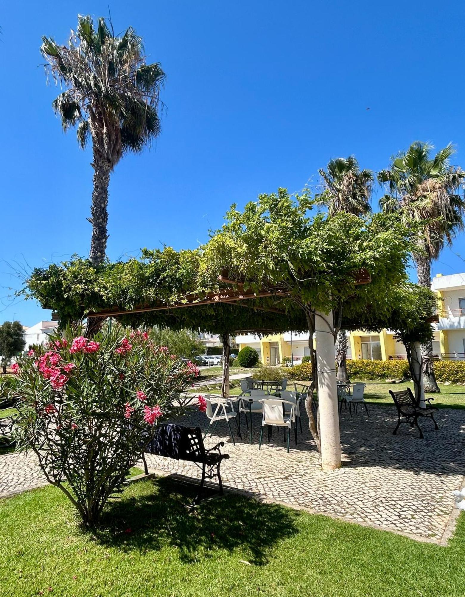 Apartamentos Santa Teresinha Alvor Eksteriør bilde