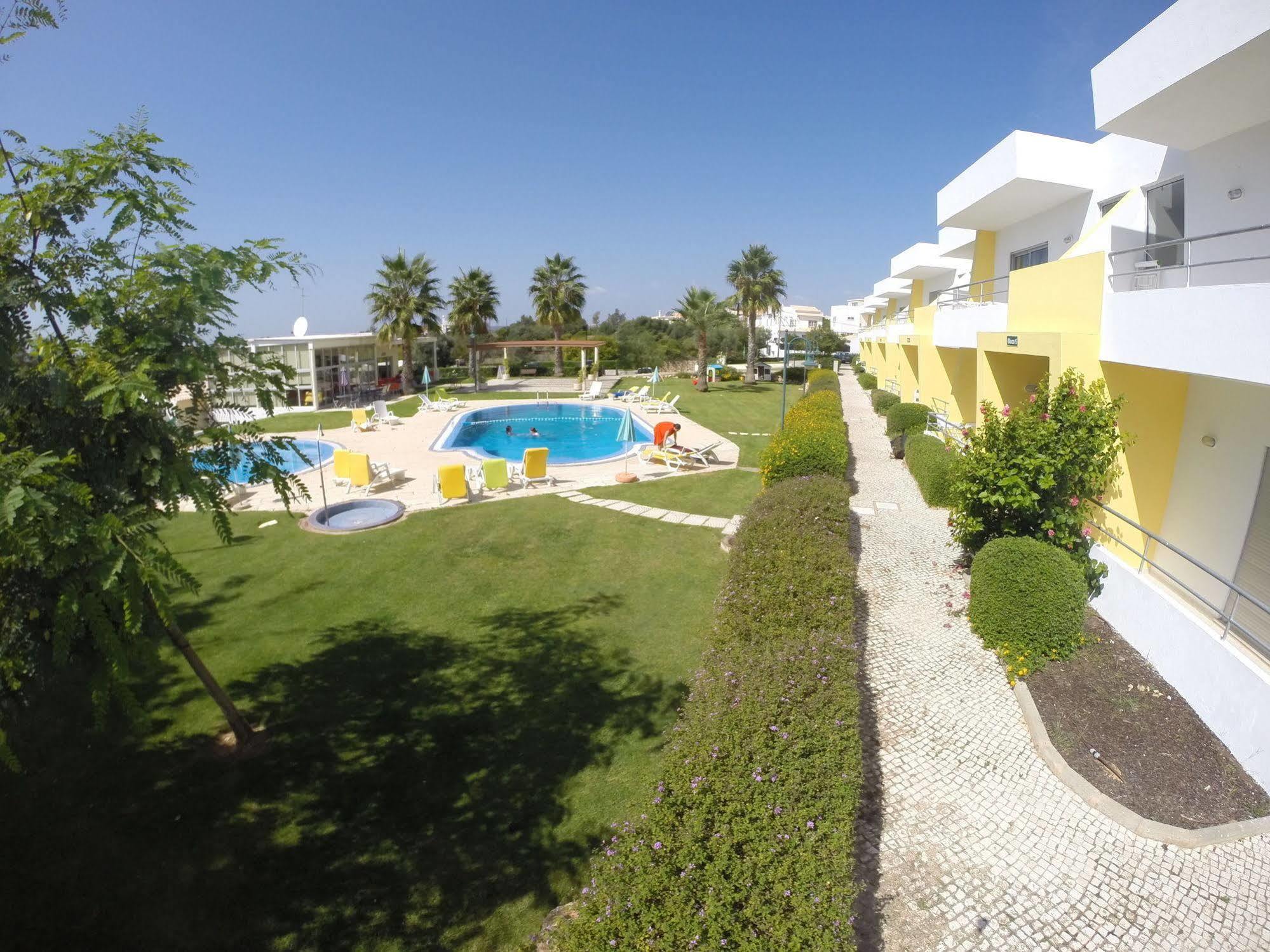 Apartamentos Santa Teresinha Alvor Eksteriør bilde