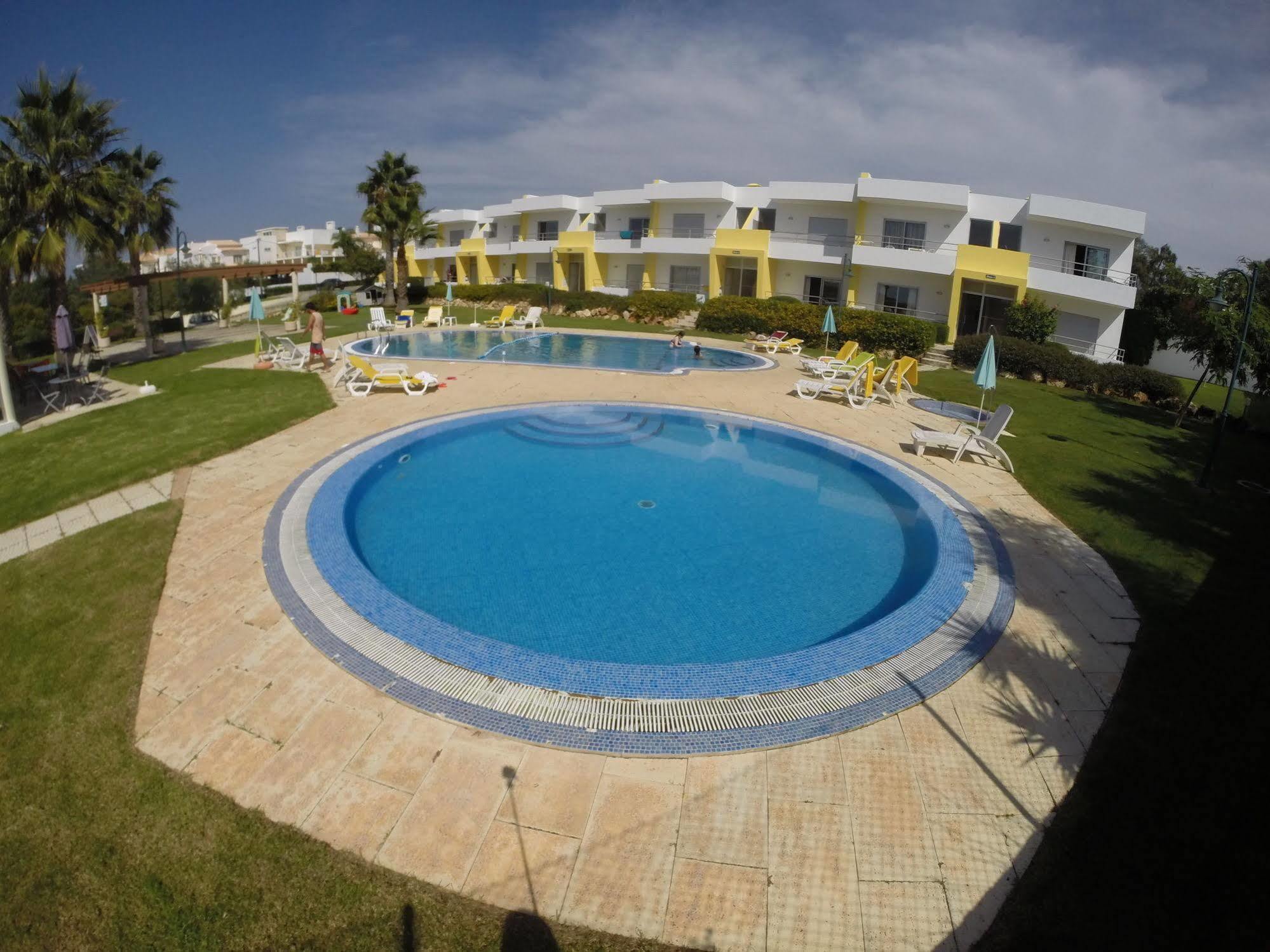 Apartamentos Santa Teresinha Alvor Eksteriør bilde