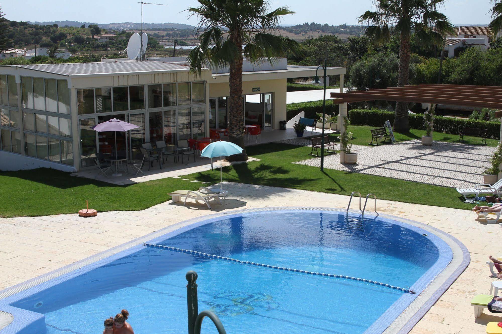 Apartamentos Santa Teresinha Alvor Eksteriør bilde