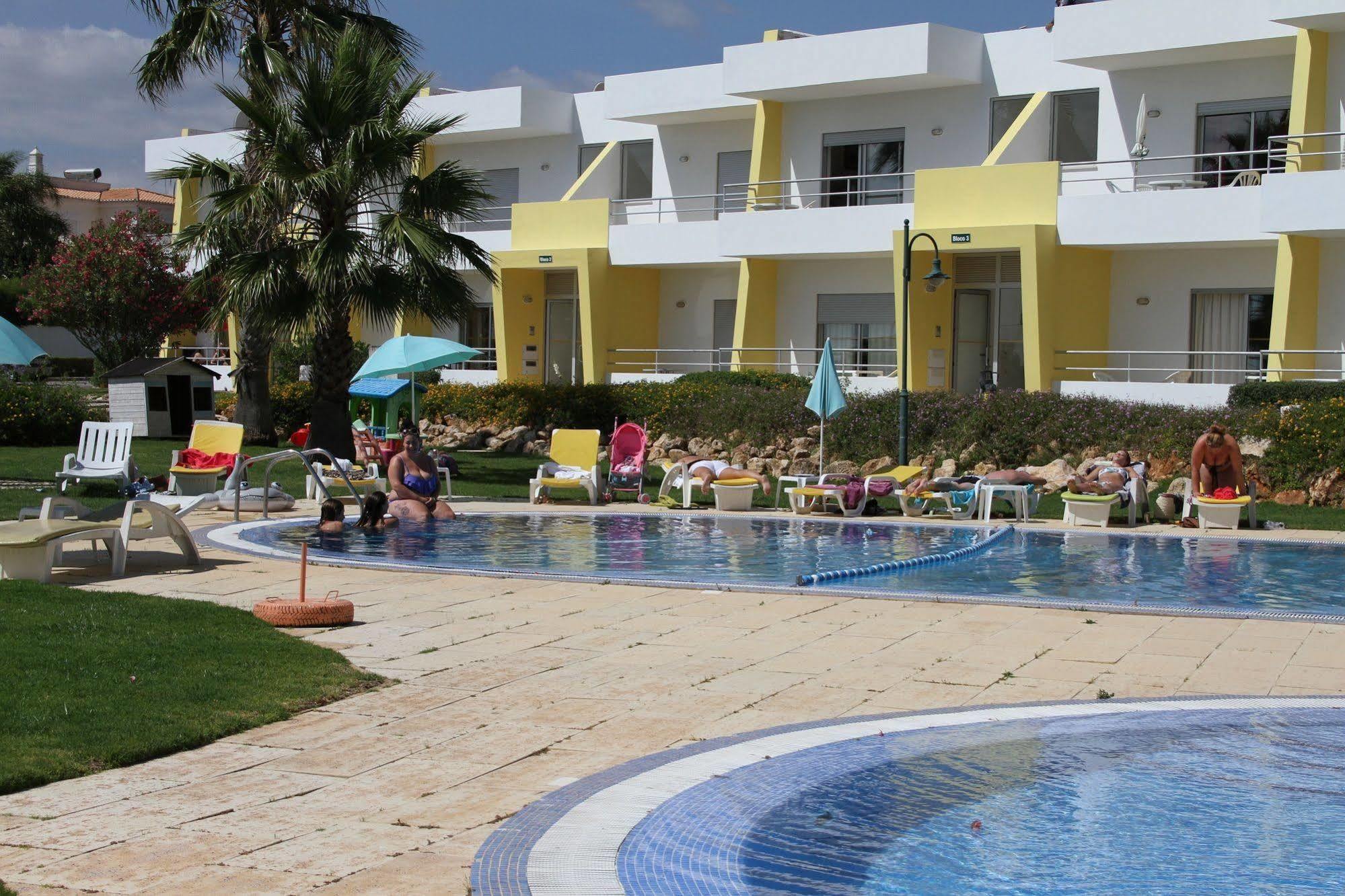 Apartamentos Santa Teresinha Alvor Eksteriør bilde